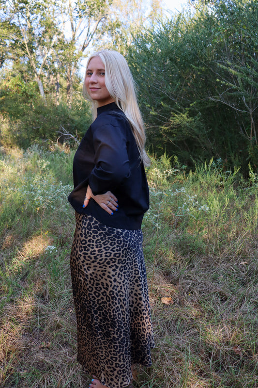 Rounded Edge Collared Top